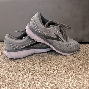 Women’s Brooks Running Shoes. Size 8.